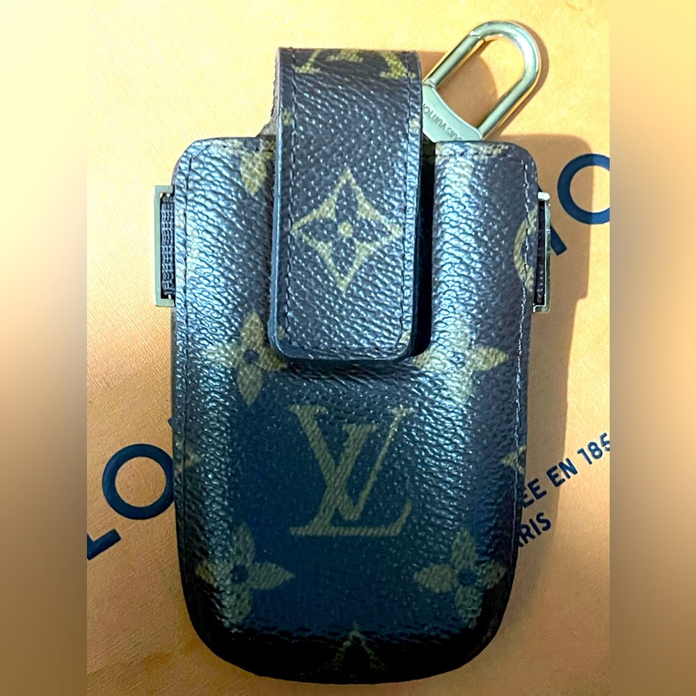 Bundle. 4 w/ 😇 symbol for 20% promo - phone holder LV Louis Vuitton monogram